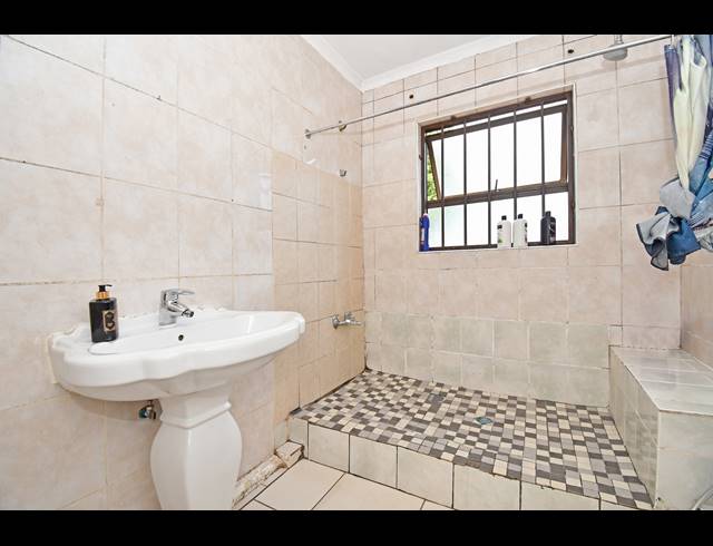 9 BEDROOM HOUSE FOR SALE IN MAYFAIR